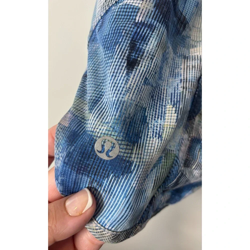 Lululmon Shorts Lined Women Size 10 Blue Pattern Zipper Side Pocket